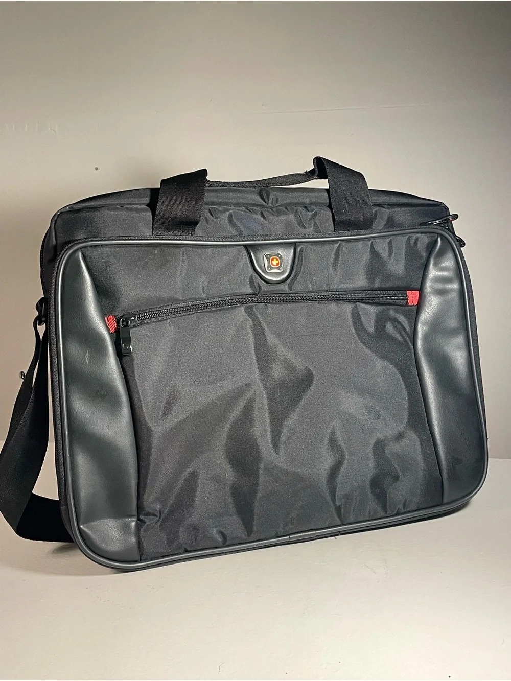 Wenger SwissGear Black Laptop Briefcase Messenger Bag 16